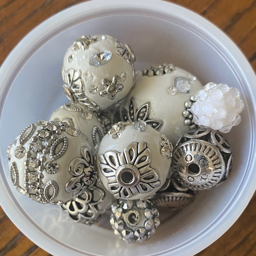 15 PIECE White Silver Victorian Style Metal Beads